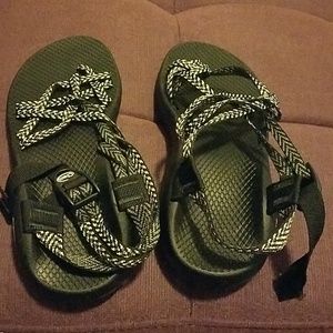 Chaco black and white strappy sandal sz 9